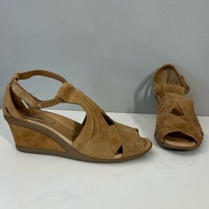 Earth Wedge Suede Comfort Peep Toe Shoes Size 10